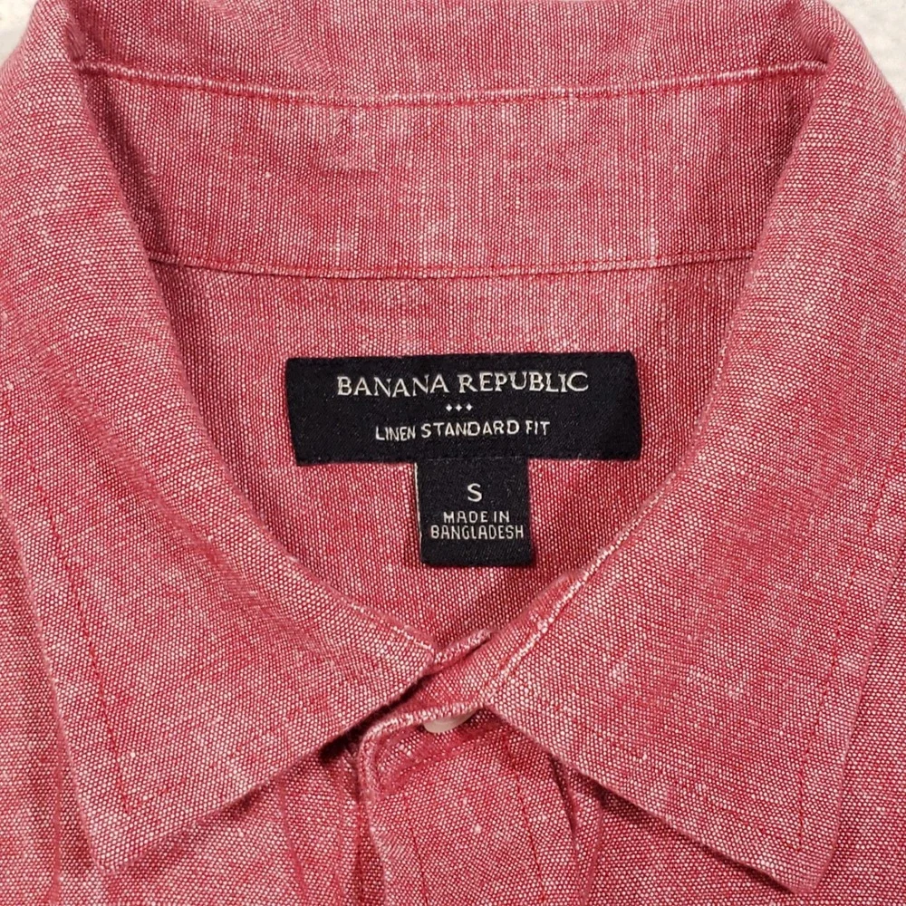 Banana Republic Linen Button Up Shirt Mens Small Red Short Sleeve Standard Fit